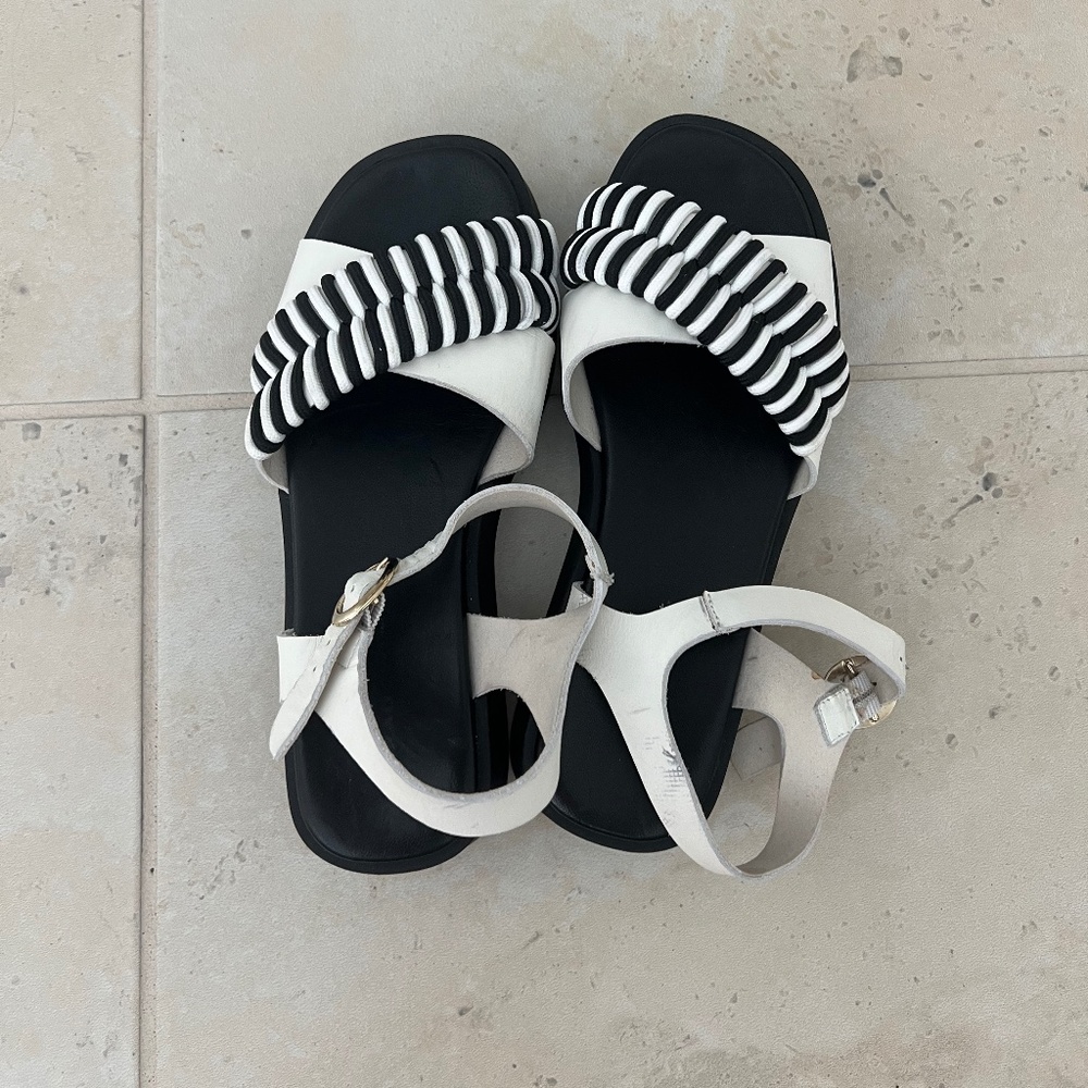 Two-tone leather platform sandals. By Frau, made in Italy. Size 37